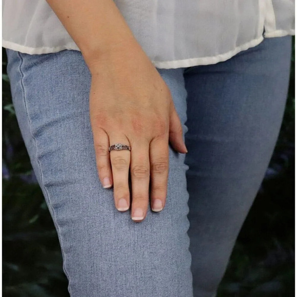 10k White Gold Black and White Diamond Ring 7 3/4 - Picture 4 of 7